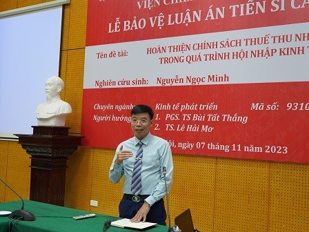 Bảo vệ luận án tiến sĩ cấp Viện đề tài: "Hoàn thiện chính sách thuế thu nhập ở Việt Nam trong quá trình hội nhập kinh tế quốc tế” của nghiên cứu sinh Nguyễn Ngọc Minh